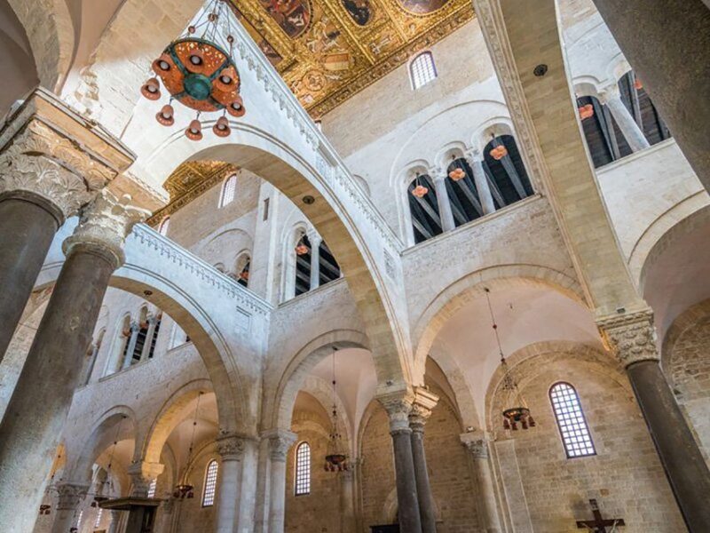 Bari: St. Nicholas Basilica and Crypt Guided Tour - The Experience of the Guide and Tour Pacing