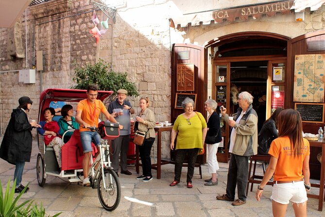 Bari Street Food Tour by Rickshaw - Riding in a Rickshaw: Comfort and Accessibility