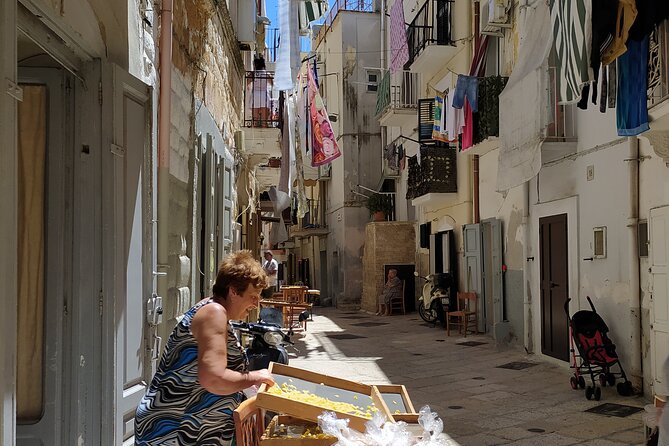 Bari Walk Through History - Visiting Arco Basso Street and the Artisanal Pasta Scene