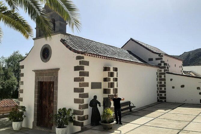 Barranco de las Vacas, caves & village by 2 native guides - Exploring the Secret Caves of Aguimes