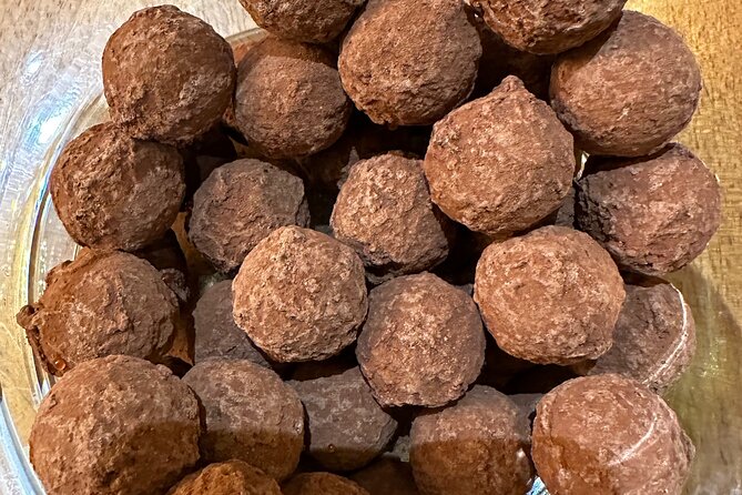 Basel's Cheese, Chocolate, and Local Pastry Tasting Private Tour - Tasting Basel’s Traditional Spice Biscuits