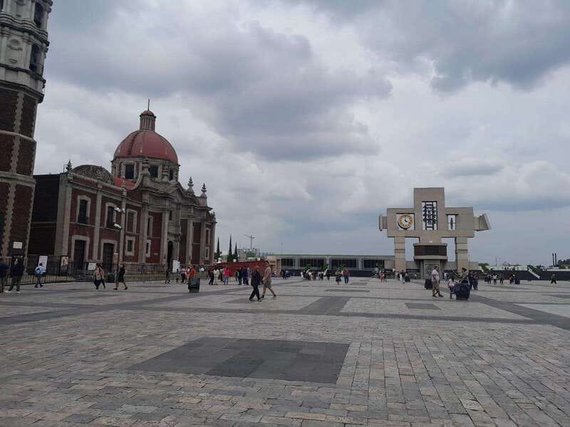Basilica de Guadalupe: Complete Walking Tour - Entry and Exploration of the Old Basilica