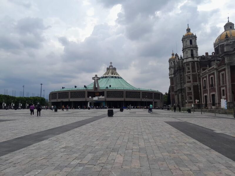 Basilica de Guadalupe: Complete Walking Tour - Walking Through Plaza de las Américas and the Basilica Complex