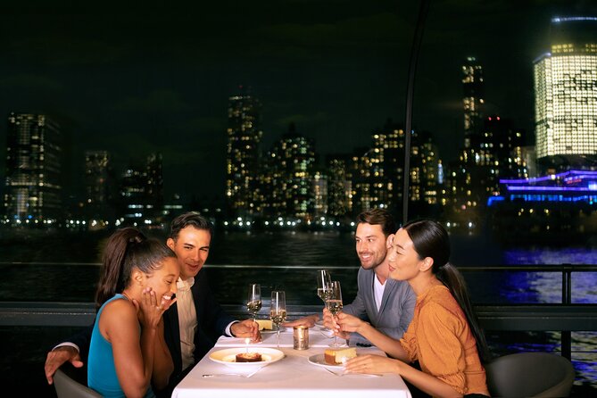 Bateaux New York Dinner Cruise - Live Entertainment and the Evening’s Atmosphere