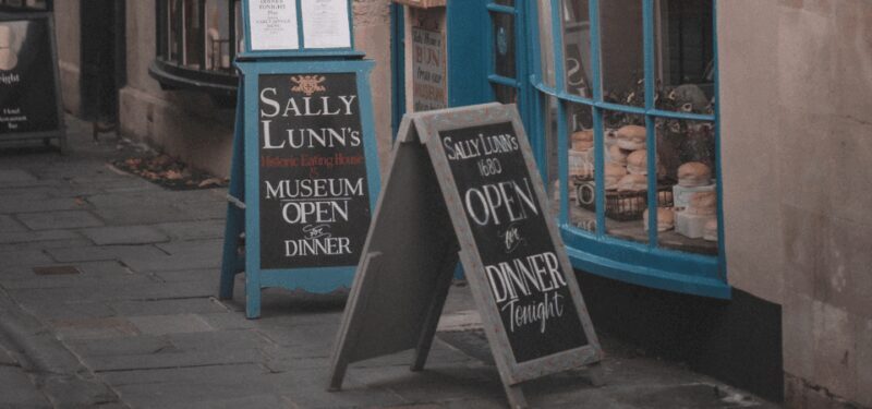 Bath : 2 Hour Historic Walking Tour With An App - Exploring Bath’s Most Famous Landmark: The Royal Crescent