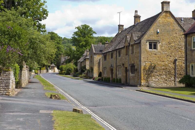 Bath: Oxford and Cotswolds Full-Day Tour - Strolling Through Burford, the Gateway to the Cotswolds