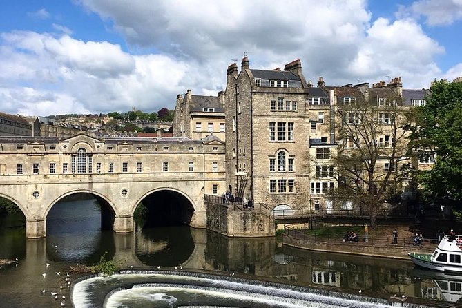 BATH: Private Walking Tour | Blue Badge Guide, 2h, £220 per group - Engaging Welcome at Bath Abbey