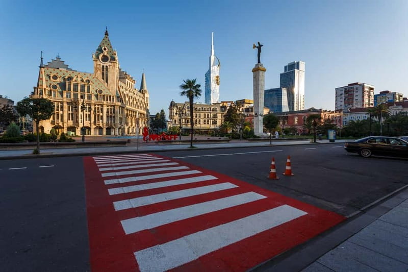 Batumi: Guided Walking Tour - The Famous Ali & Nino Statue and Its Moving Story