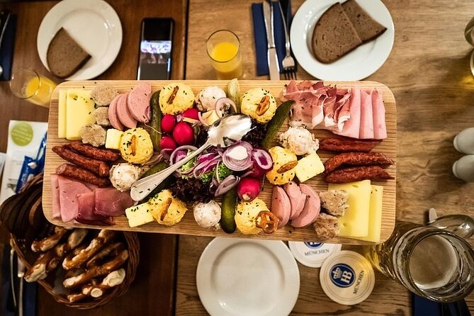Bavarian Beer and Food Evening Tour in Munich - The Guide’s Role in Enhancing the Experience