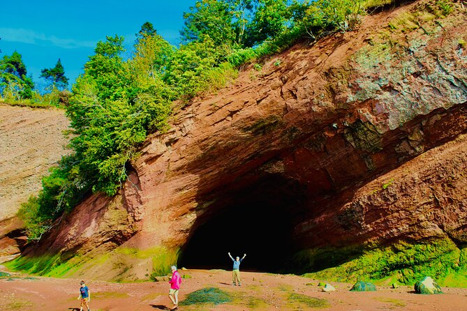 Bay Of Fundy Guided Tour - St. John Stone Anglican Church: A Cultural Landmark