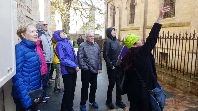 Bayeux: 9.30 DAILY 2-HOUR WALKING GROUP CITY TOUR IN ENGLISH - The Visual Aid: Old Photos and Historical Context