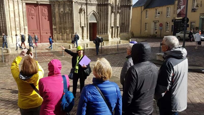 Bayeux: 9.30 DAILY 2-HOUR WALKING GROUP CITY TOUR IN ENGLISH - Logistics: Meeting, Duration, and Accessibility
