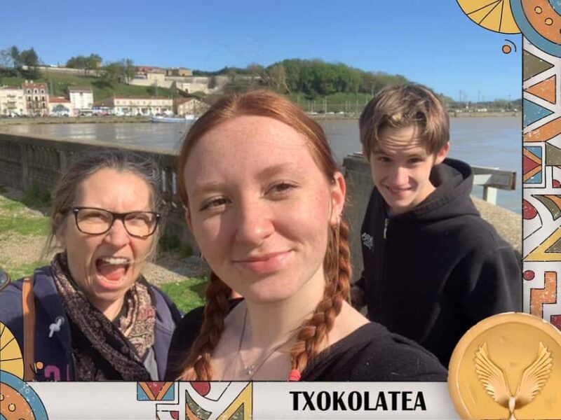 Bayonne: Outdoor Escape Game Discover Bayonne - Txokolatea - Starting Point at Place des Halles de Bayonne