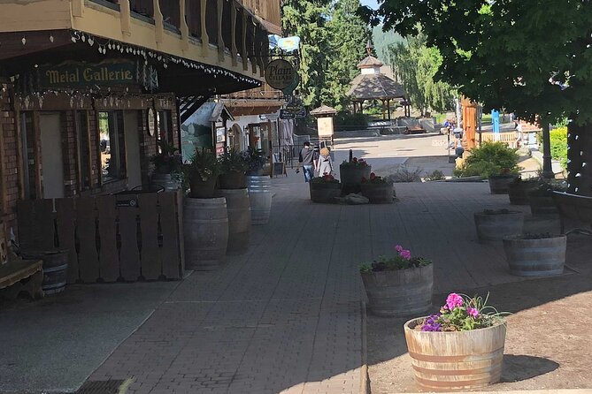 Beaches, Bites and Bavaria in Leavenworth: A Self-Guided Audio Tour - Shopping and Reading Spots at A Book For All Seasons and Whistlepunk Ice Cream Co.