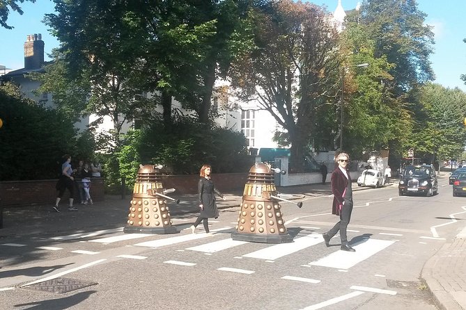 Beatles and Rock'n Roll - Private Taxi Tour with Hotel Pickup - London’s Most Famous Music Landmark: Abbey Road Studios