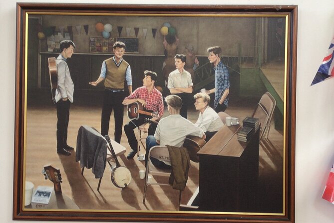 Beatles City Taxi Tours Liverpool (satisfaction guaranteed) - Visiting John Lennon’s Family Home at Mendips