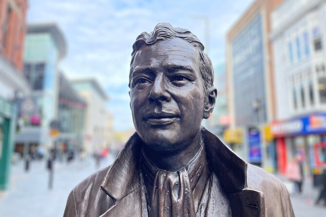 Beatles Guided Walking Tour in Liverpool - Exploring the Beatles Landmarks at the Eleanor Rigby Statue