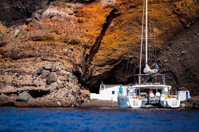 Beautiful Day Catamaran Caldera Cruise incl. Meal & Drinks - Visiting the Red Beach for Volcanic Swimming and Snorkeling