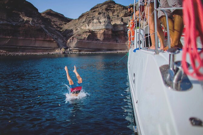 Beautiful Day Catamaran Caldera Cruise incl. Meal & Drinks - Logistics and Group Atmosphere
