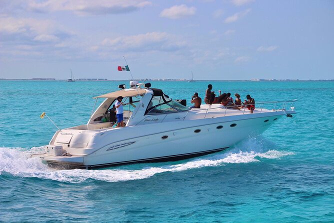 Beautiful Yacht SeaRay 48ft / 15PAX 25P16 - The Crew: Attentiveness and Personalized Service