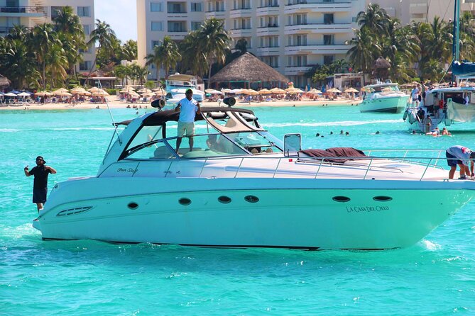 Beautiful Yacht SeaRay 48ft / 15PAX 25P16 - Food, Drinks, and Onboard Comforts