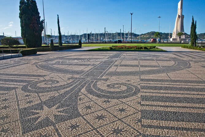 Belém District and the Salazar Dictatorship Legacy - Private Walking Tour - The Guide’s Expertise and Storytelling Approach