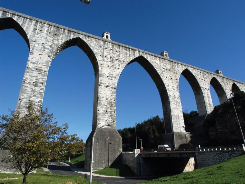 Belém, Lisbon Aqueduct and Cristo Rei with a guide Van Tour - Exploring the Águas Livres Aqueduct and Its Engineering Marvels