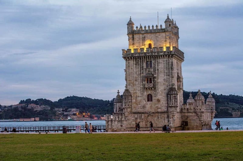 Belém: Sunset Photography Walk in Lisbon - The Scenic Stops: From the Palácio de Belém to Riverside Views