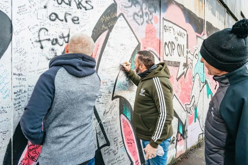 Belfast: 1.5-Hour Private Black Taxi tour - Key Points