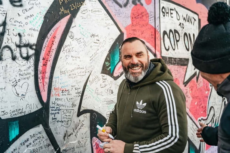 Belfast: 1.5-Hour Private Black Taxi tour - From Loyalist Shankill to Republican Falls Road