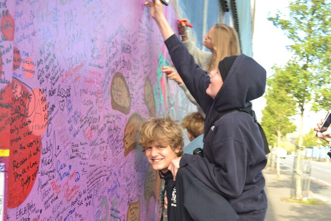 Belfast Black Cab Taxi 2Hr private tour with original guides - The Peace Wall Experience