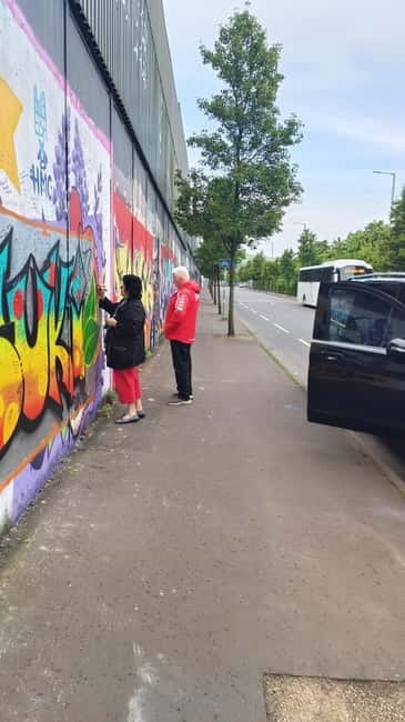 Belfast Black Taxi Tour - The Black Taxi Tour in Belfast: An Intimate, Local Experience