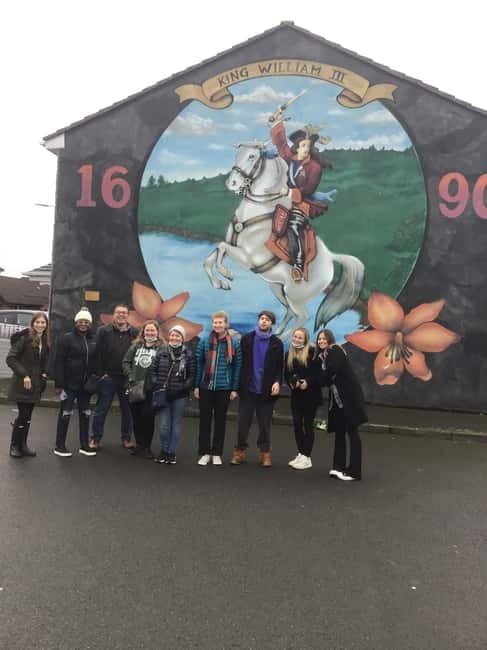 Belfast: Black Taxi Tour & Crumlin Road Jail Tour - Key Points