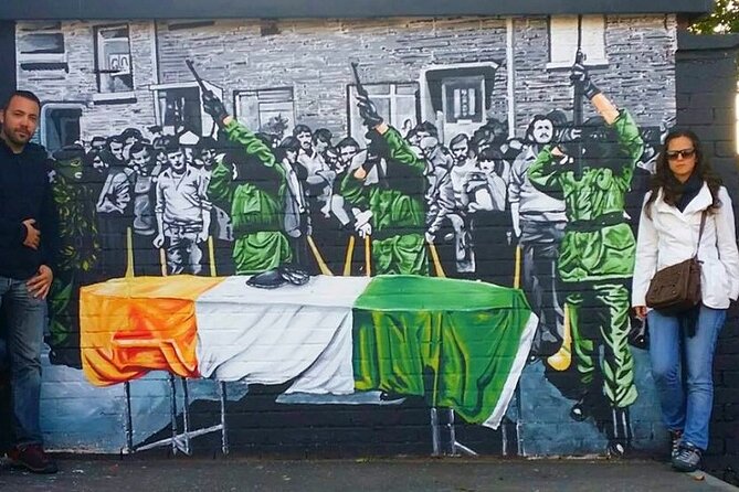 Belfast cab /taxi private 90 mins Terror and conflict- peace tour - Loyalist Murals and Shankill Graveyard