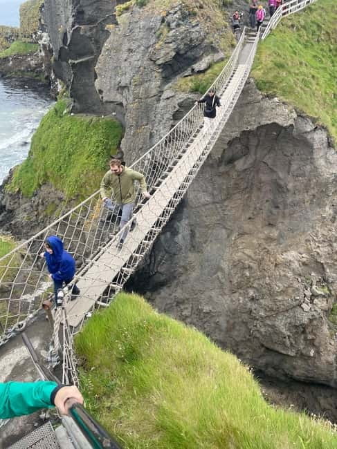 Belfast city & Giants Causeway 16 PAX private Tour - Key Points