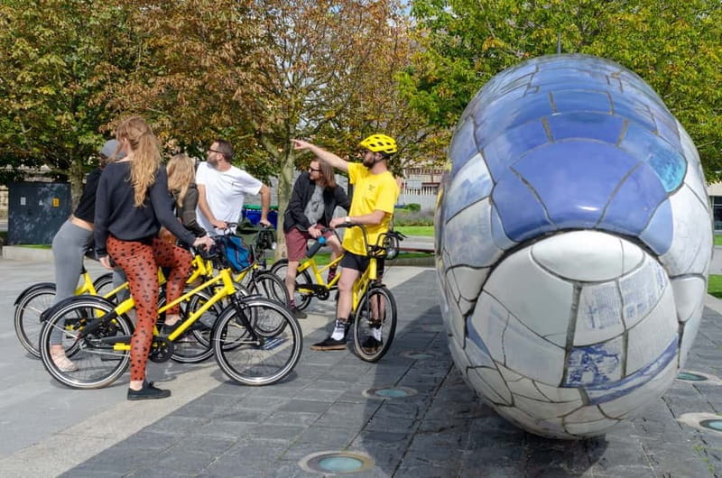 Belfast: City Highlights Bike Tour - The Power of the Belfast Murals and Historic Walls