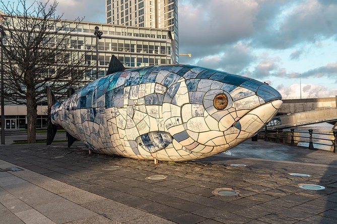 Belfast Day Tour From Dublin: Including Titanic Experience - Exploring Titanic Belfast: The Main Attraction