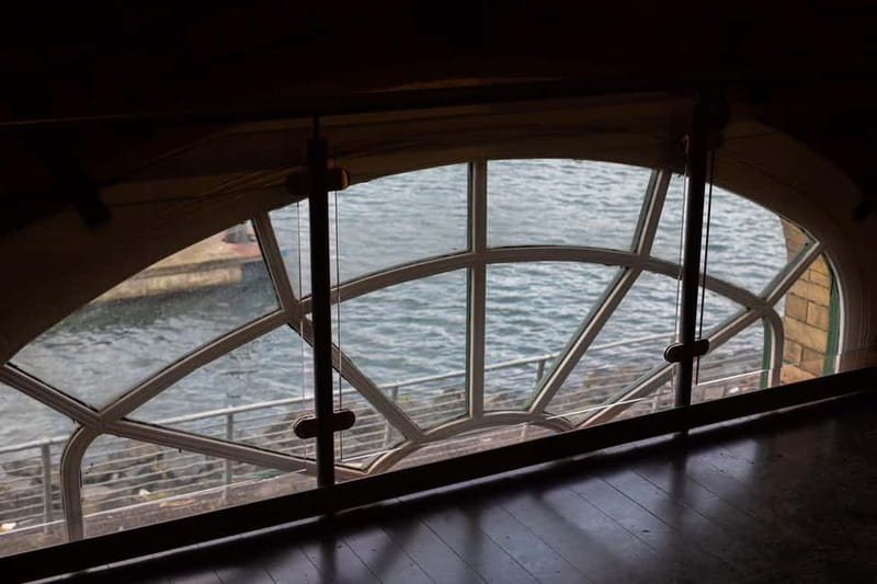 Belfast Day Tour with Peace walls, Titanic & Irish whiskey - Panoramic Views from Divis Mountain