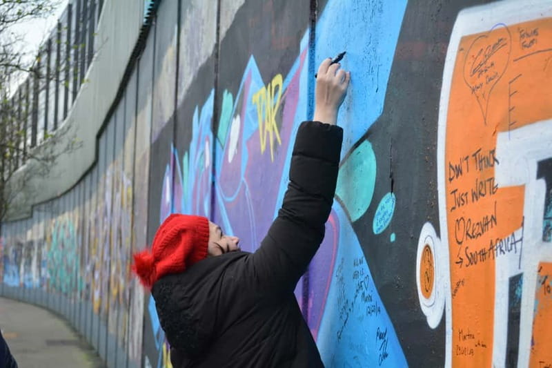 Belfast: Famous Murals Private Tour - Visiting the Murals on Falls Road and Shankill Road