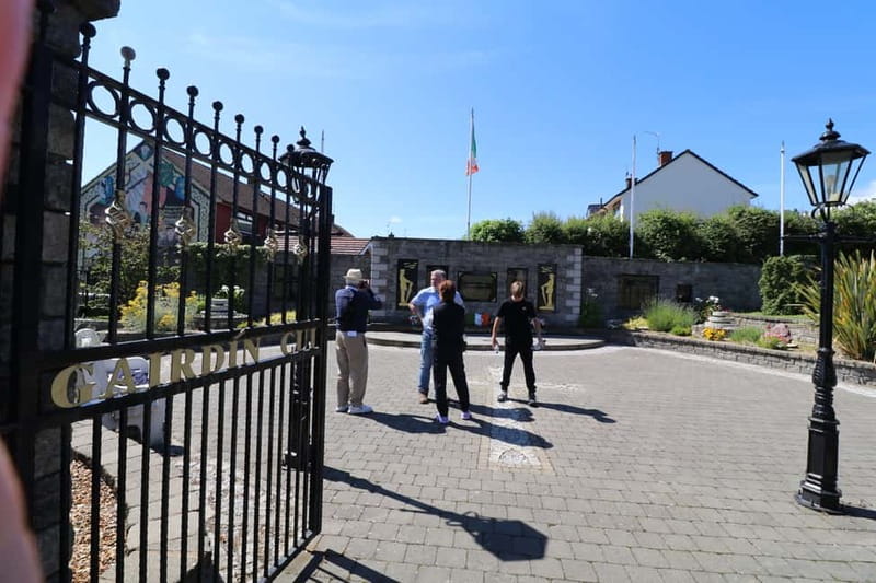 Belfast: Famous Murals Private Tour - The Significance of the Belfast Peace Walls