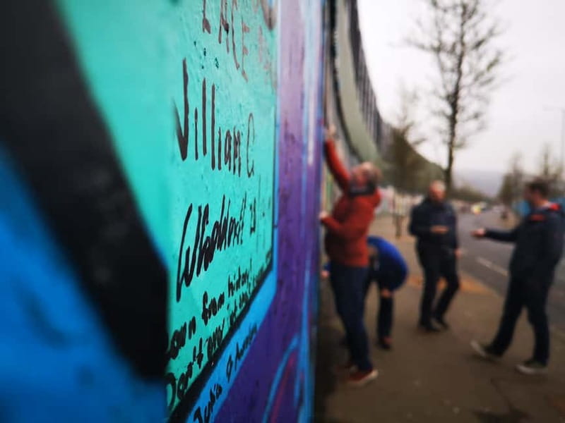 Belfast: Famous Murals Private Tour - The Role of the Private Guide in Shaping the Tour