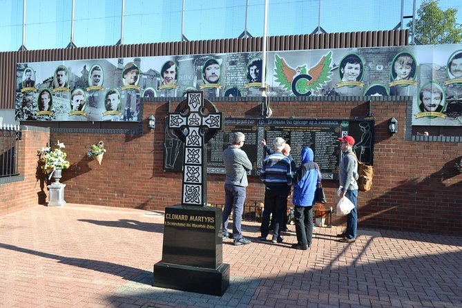 Belfast iconic mural taxi tour private 2hr adventure - Murals Supporting Figures and Causes at Divis Street
