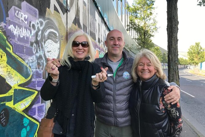 Belfast Murals & Troubles: "A 2-Hour Political Journey" - Walking Through the Peace Walls and Security Gates