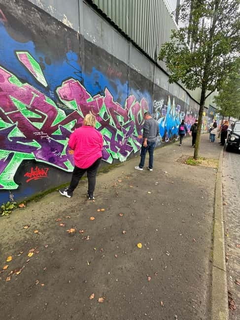Belfast: Peacewall and Political History Black Taxi Cab Tour - Key Points