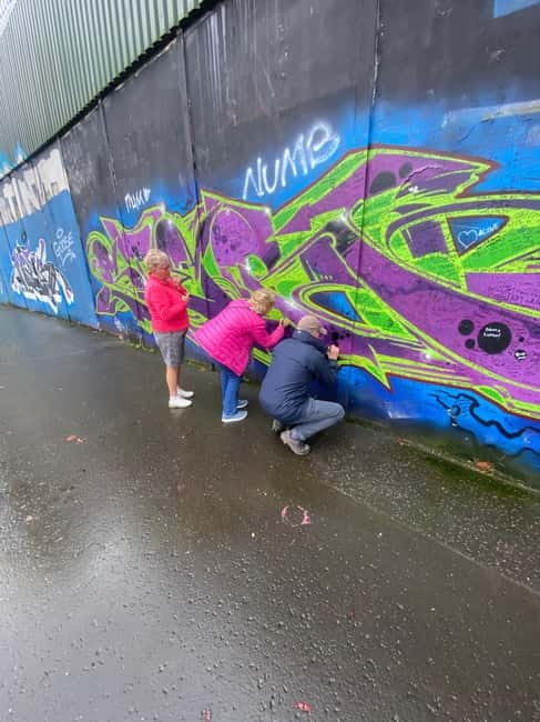 Belfast: Peacewall and Political History Black Taxi Cab Tour - Visiting Crumlin Road Gaol and Its Significance