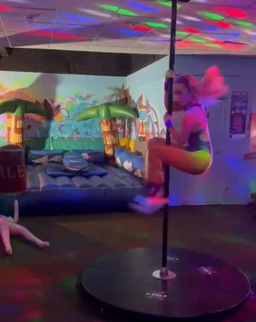 Belfast Pole Dancing Class in City Centre (Perfect for Hens) - Central Belfast Location with Easy Access