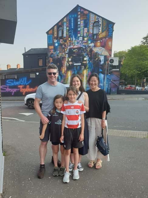 Belfast: Private Black Taxi Cab Political Murals Tour - The Significance of the Peace Walls and Murals