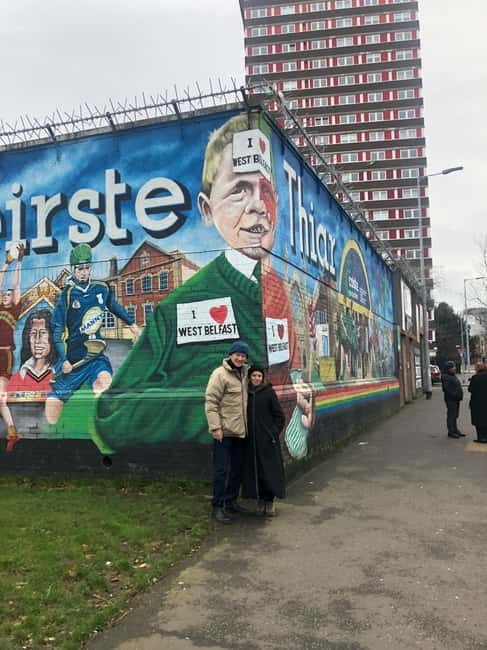 Belfast: Private Black Taxi Tour with Guide - Discover Belfast in a Private Black Taxi with a Friendly Guide