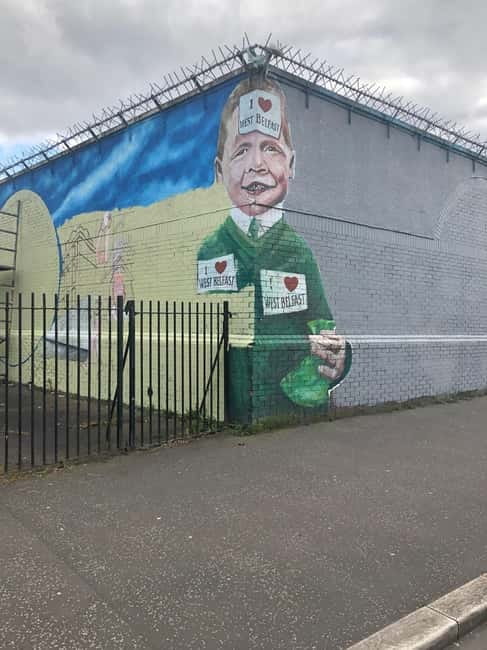 Belfast: Private Black Taxi Tour with Guide - Positive Feedback and Guide Expertise