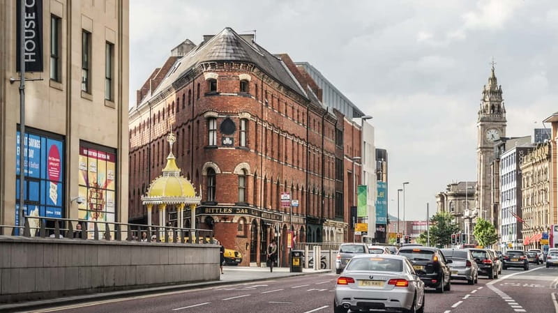 Belfast: Private Walking Tour with a Local - Key Points